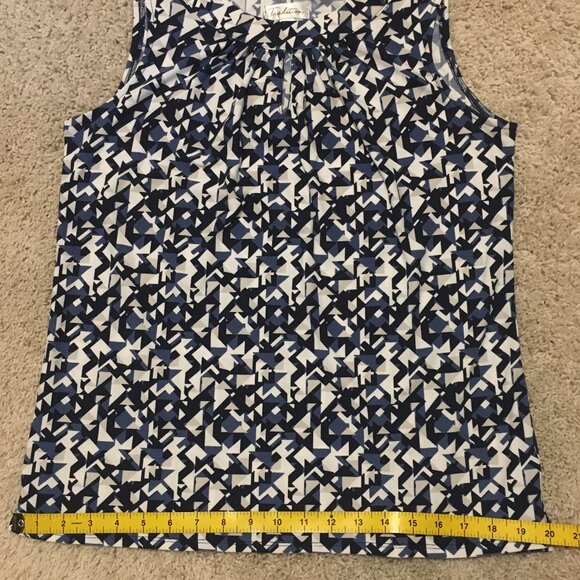 Geometric Stretchy Collar Pleated Tank Top - Picture 12 of 13